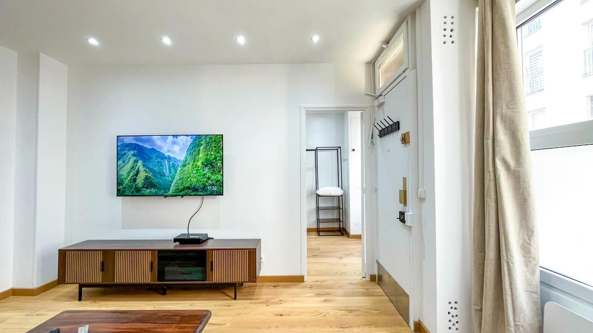 Apartament Urban Flat 198 - Townhouse Basfroi Paryż