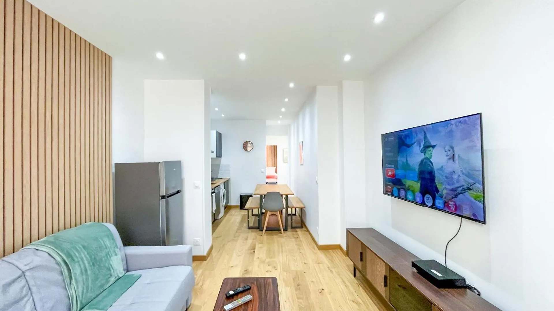 Urban Flat 198 - Townhouse Basfroi Apartment Paris